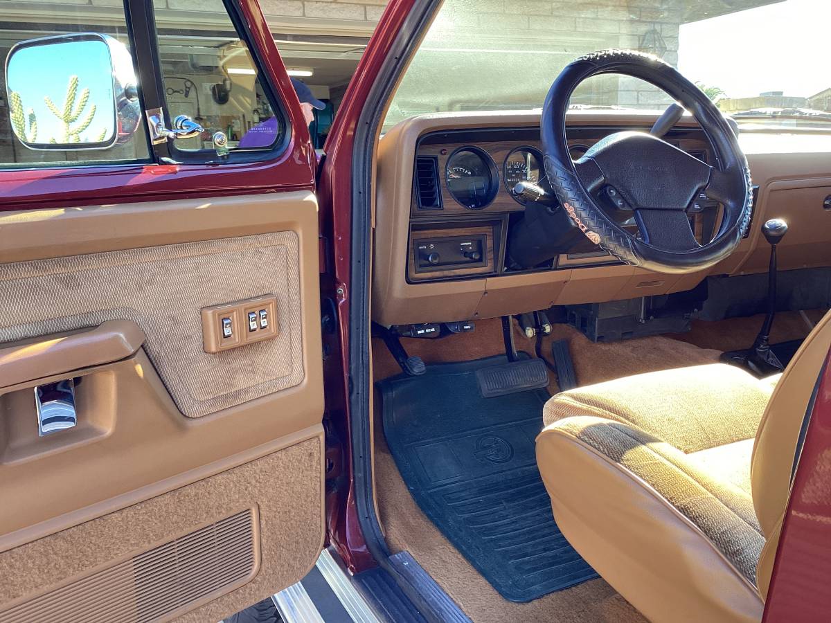 Dodge-ramcharger-1993-custom-9