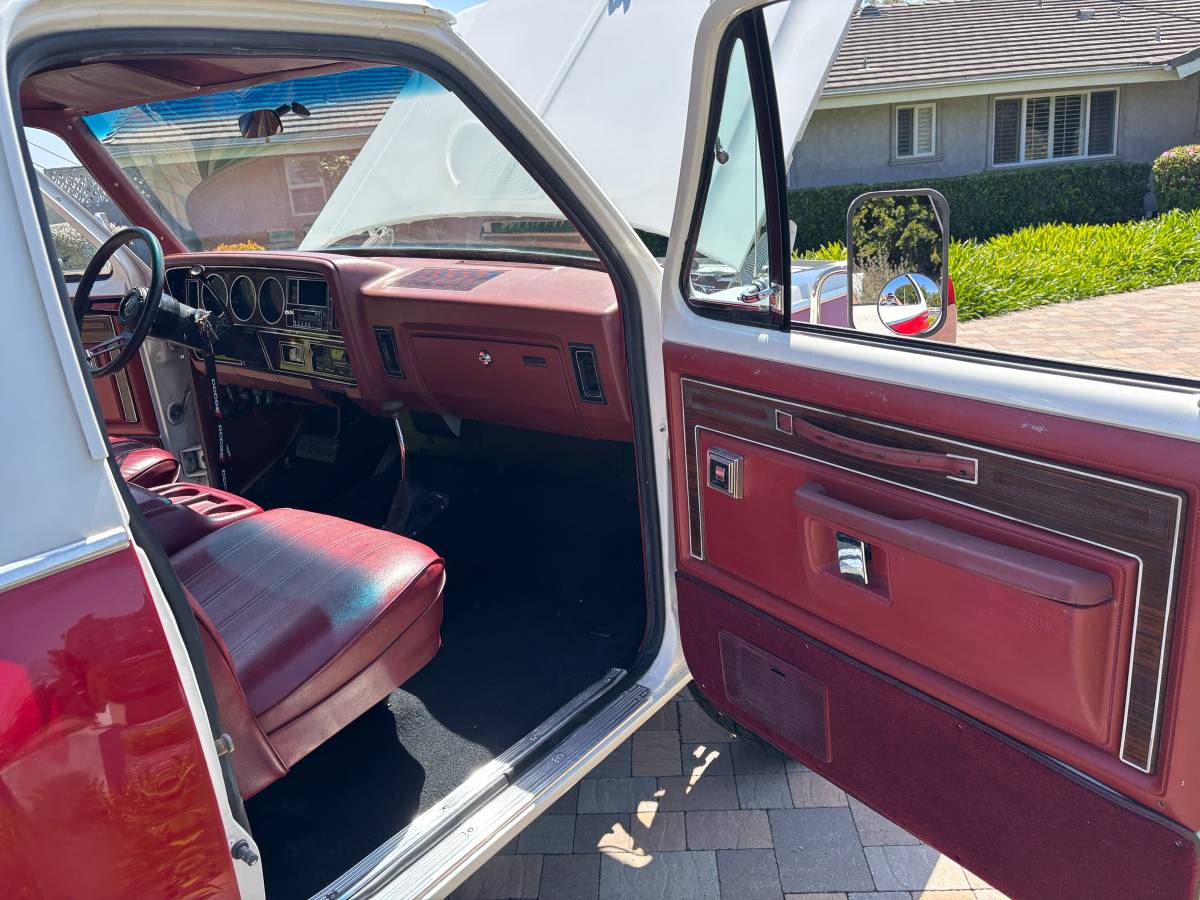 Dodge-ramcharger-prospector-1984-red-10