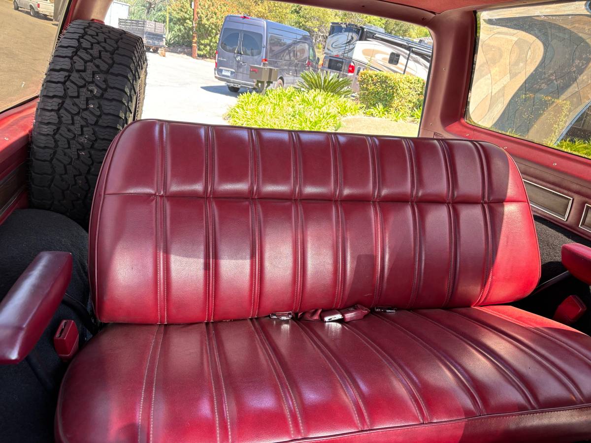 Dodge-ramcharger-prospector-1984-red-12