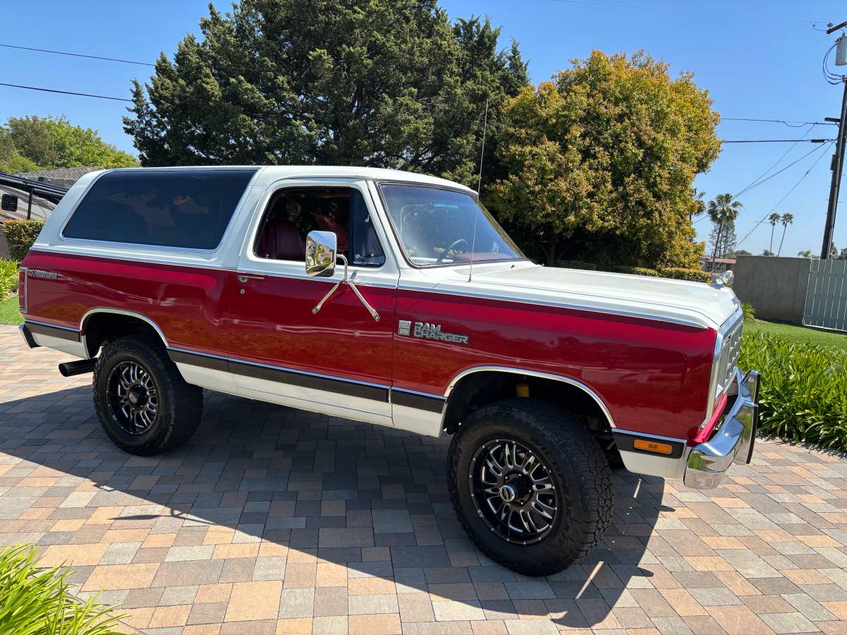 Dodge-ramcharger-prospector-1984-red-14