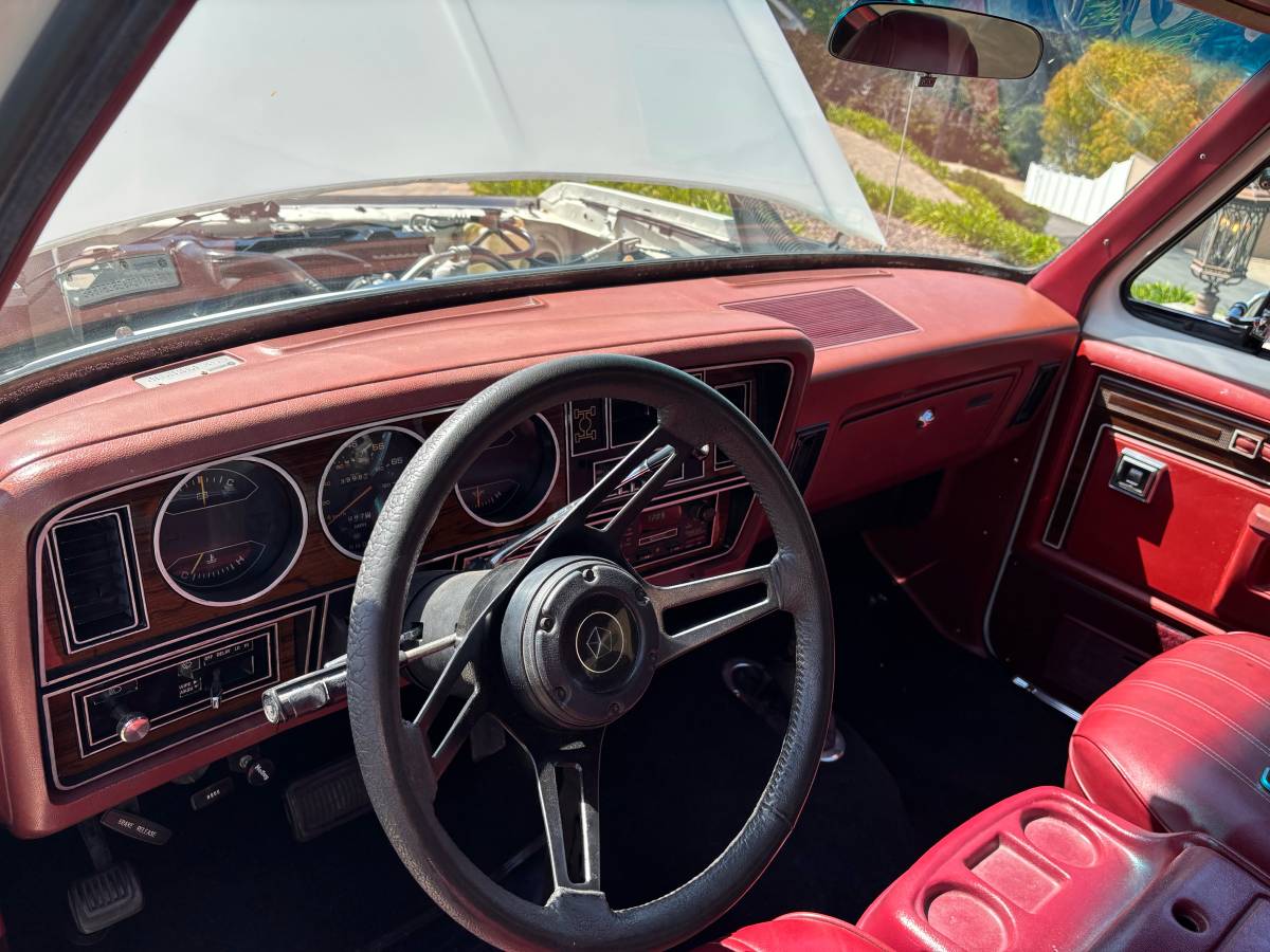 Dodge-ramcharger-prospector-1984-red-15