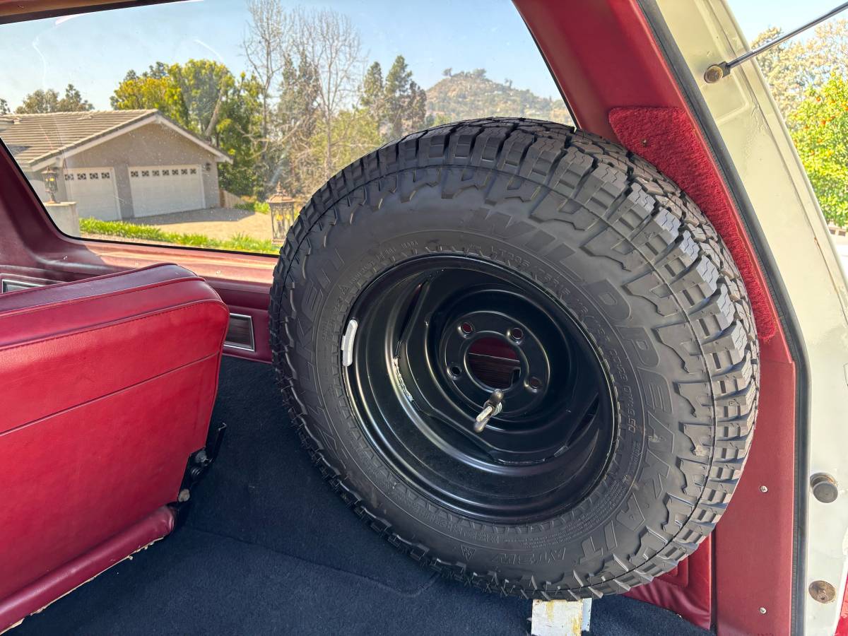 Dodge-ramcharger-prospector-1984-red-17