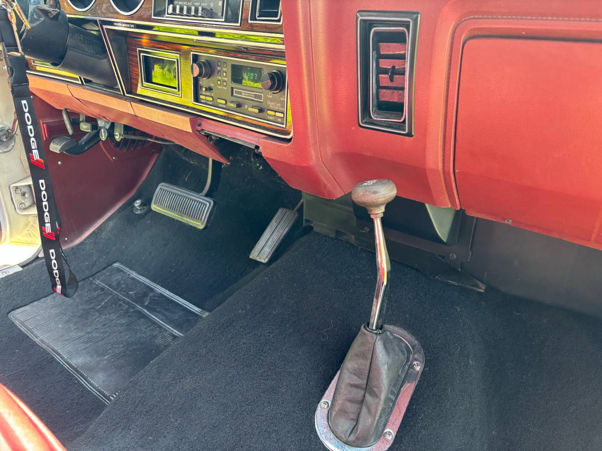 Dodge-ramcharger-prospector-1984-red-18