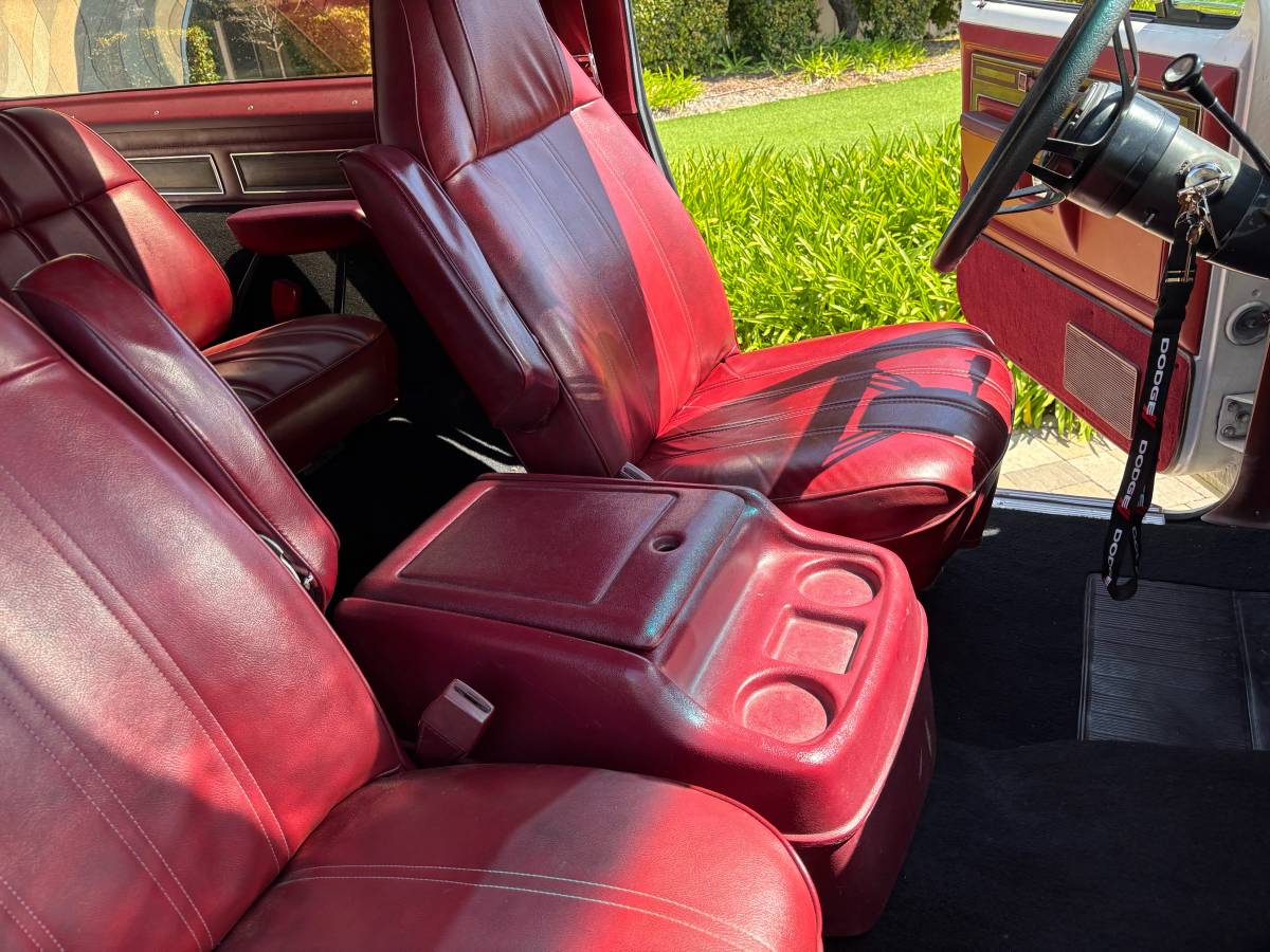 Dodge-ramcharger-prospector-1984-red-3