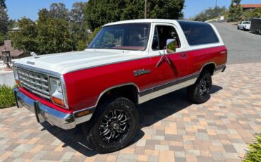 Dodge-ramcharger-prospector-1984-red-4