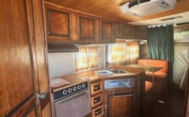 Dodge-sportsman-1978