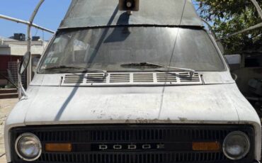 Dodge-tradesman-1972-white