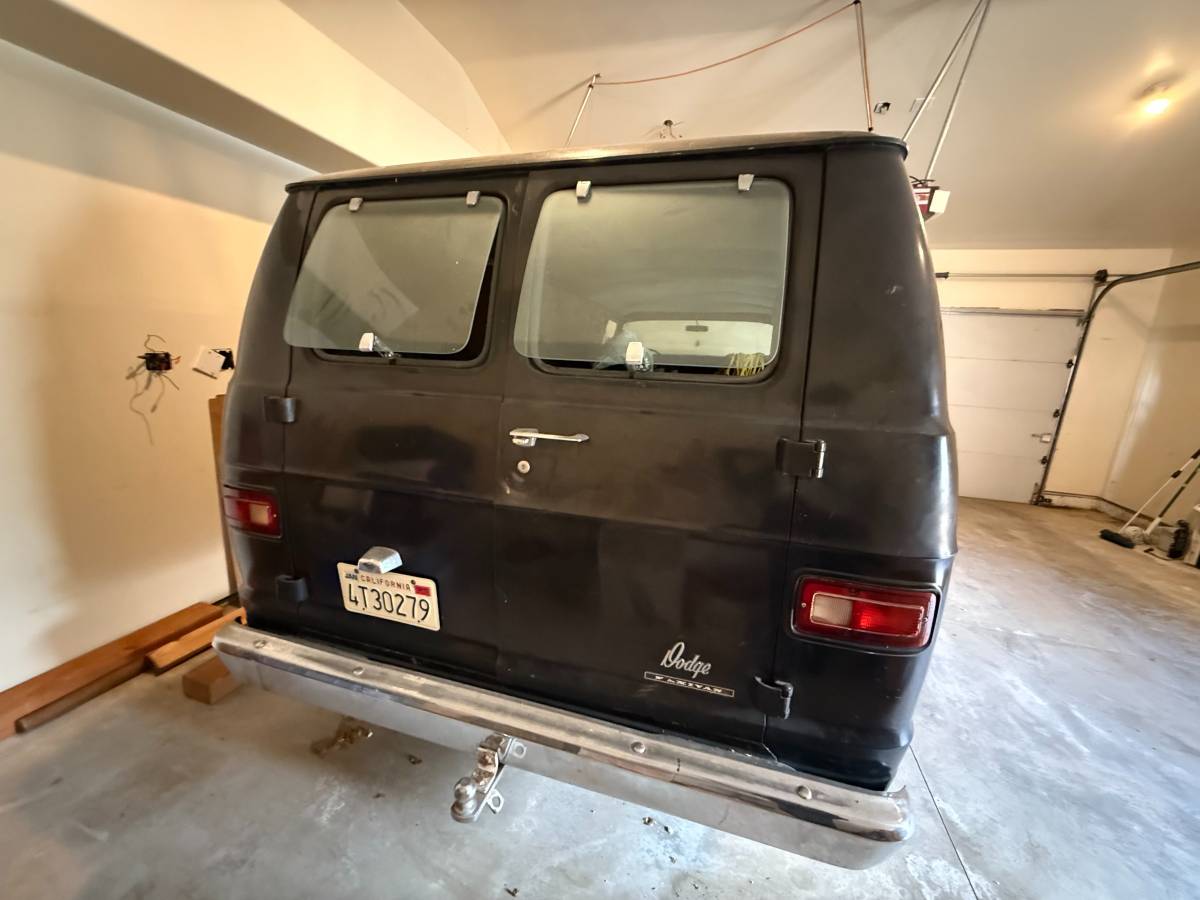 Dodge-tradesman-maxi-van-1974-1