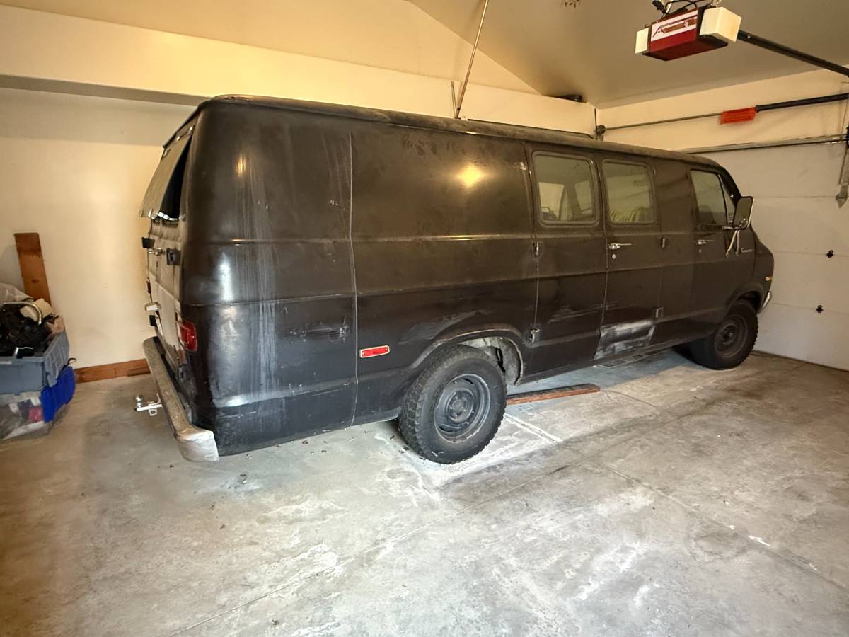 Dodge-tradesman-maxi-van-1974-2