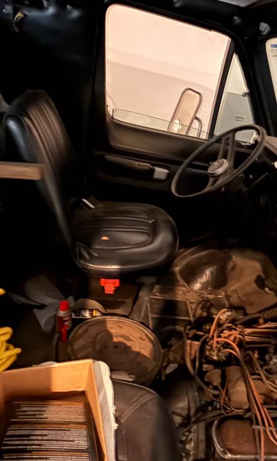 Dodge-tradesman-maxi-van-1974-3