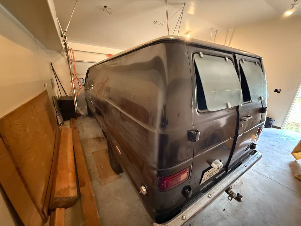 Dodge-tradesman-maxi-van-1974