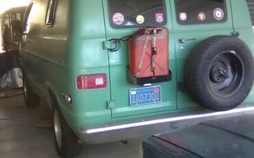 Dodge-tradesman-van-1975-green-1