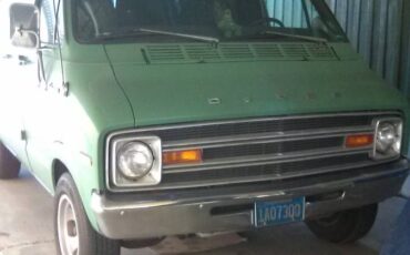Dodge-tradesman-van-1975-green