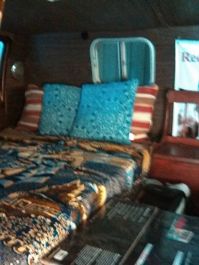 Dodge-tradesman-van-1975-green-4