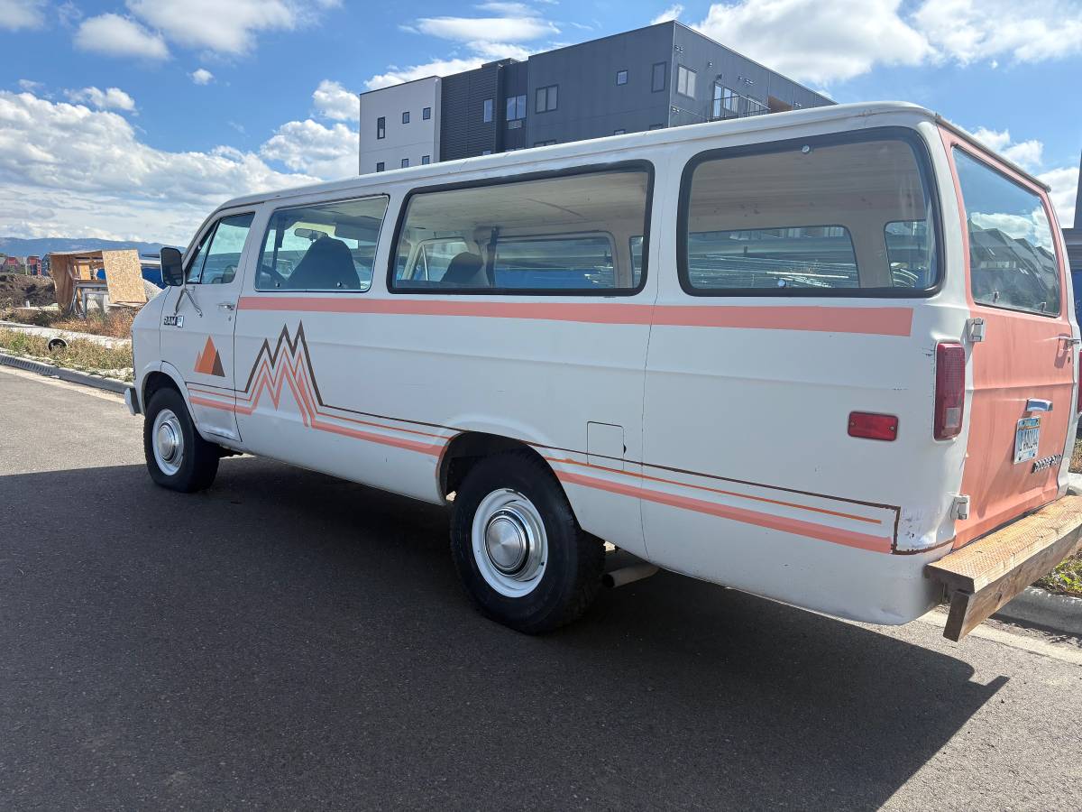 Dodge-van-1984-3