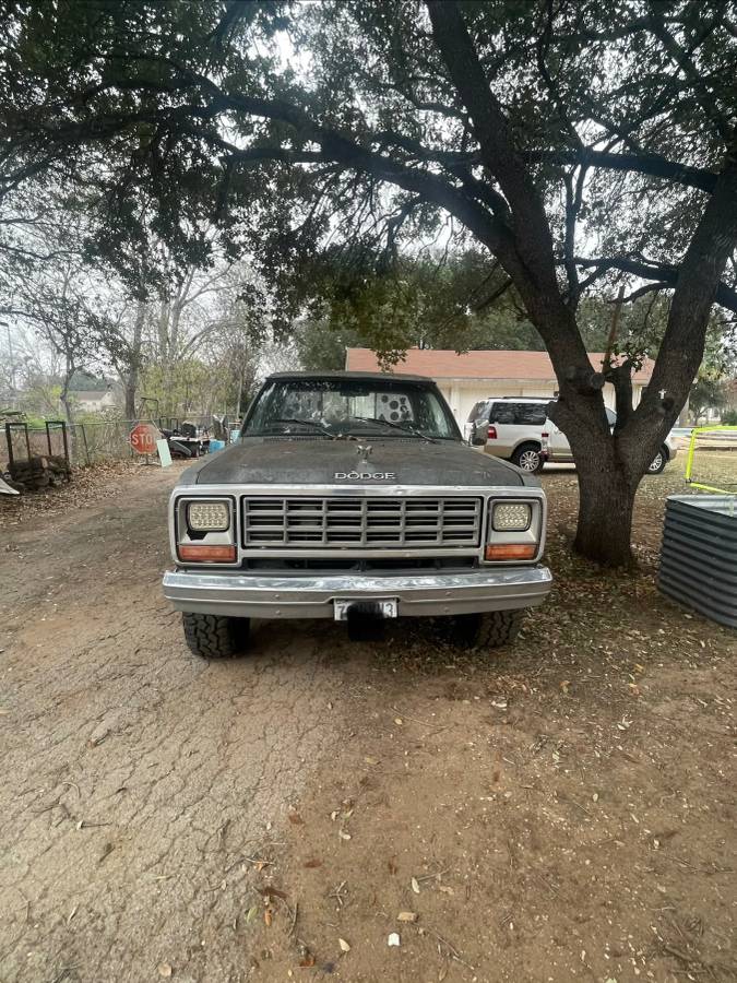 Dodge-w100-1984-1