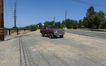 Dodge-w150-1977-red-2