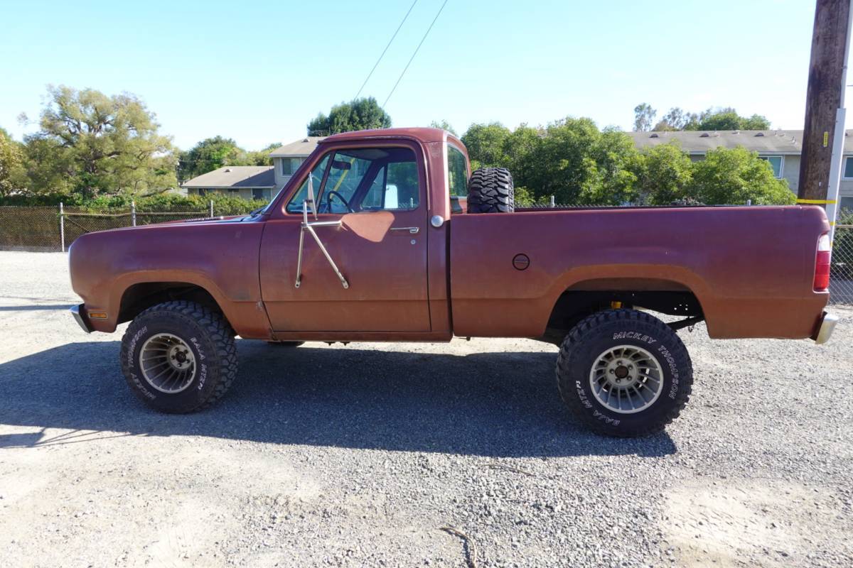 Dodge-w150-1977-red-4