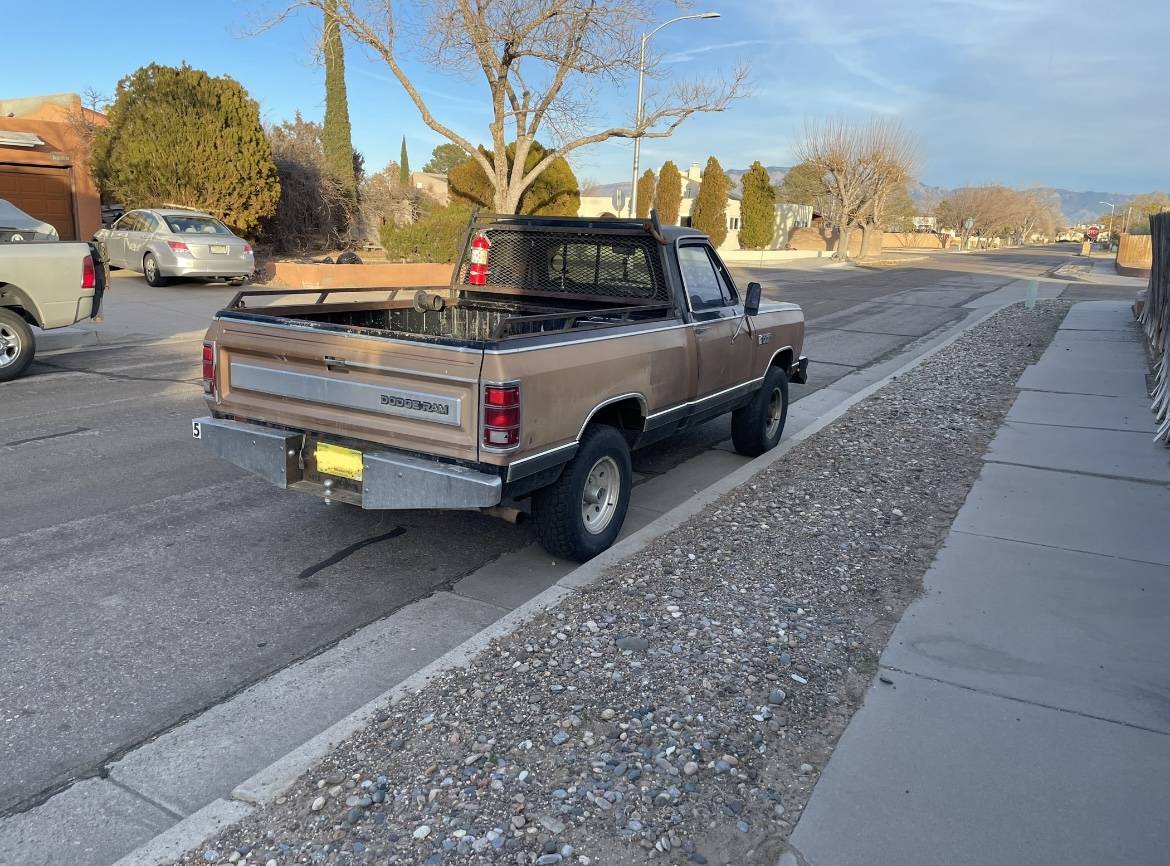 Dodge-w150-1986-brown