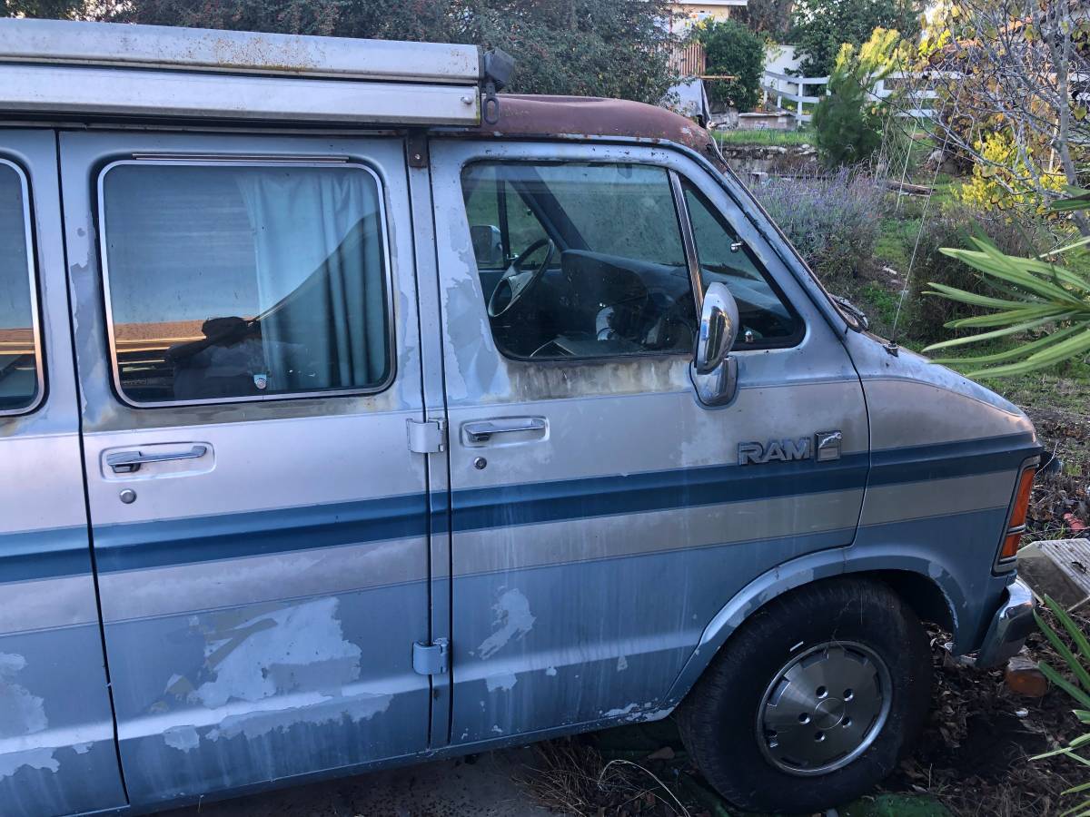 Doge-ram-1500-1990-blue-1