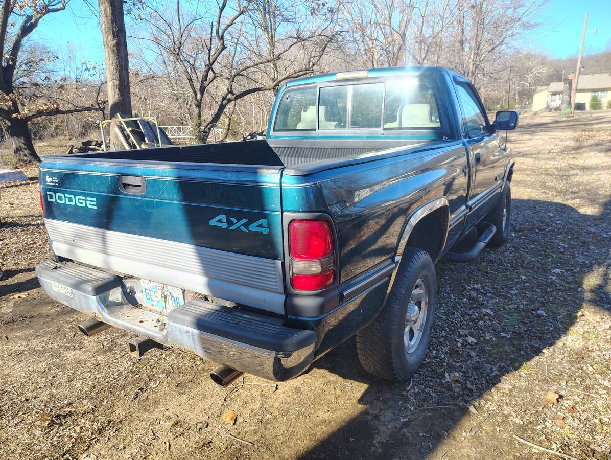 Doge-ram-1500-1995-1