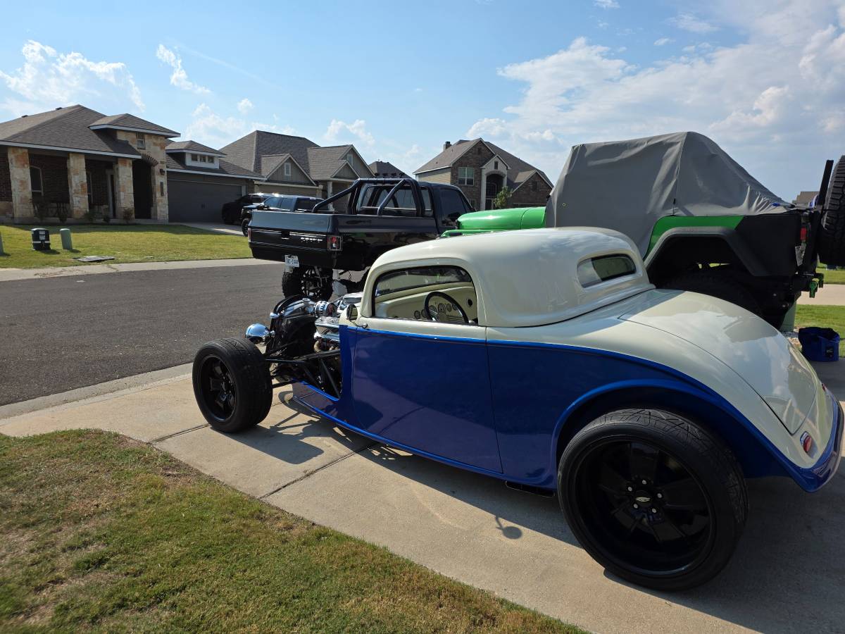 Factory-five-33-hotrod-1933-white-1