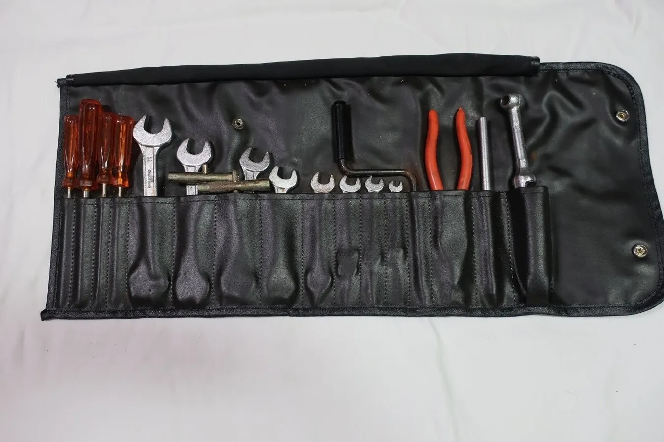 Ferrari-308-1978-Red-Tan-15