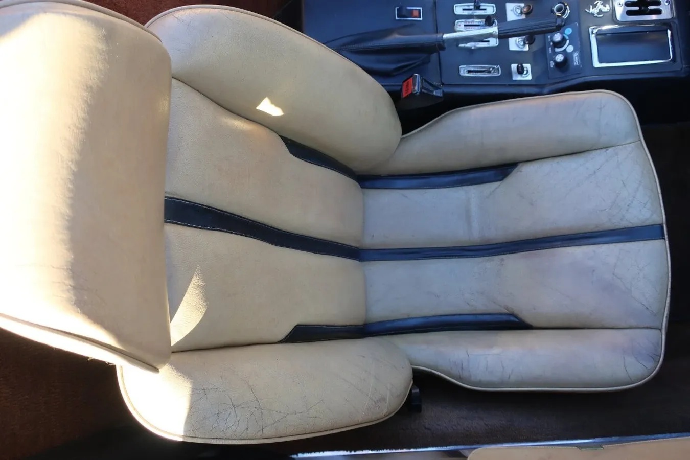 Ferrari-308-1978-Red-Tan-7