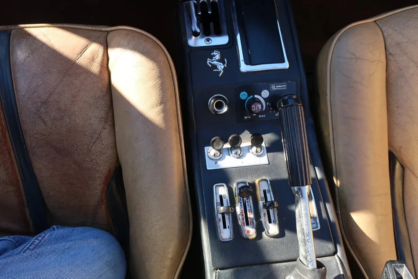 Ferrari-308-1978-Red-Tan-8