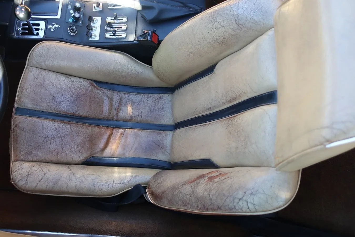 Ferrari-308-1978-Red-Tan-9