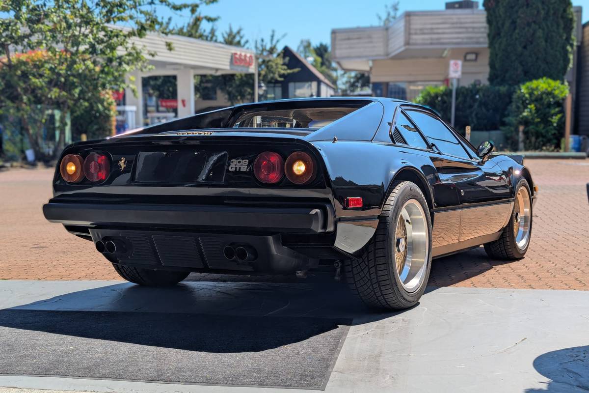 Ferrari-308-1981-black-13