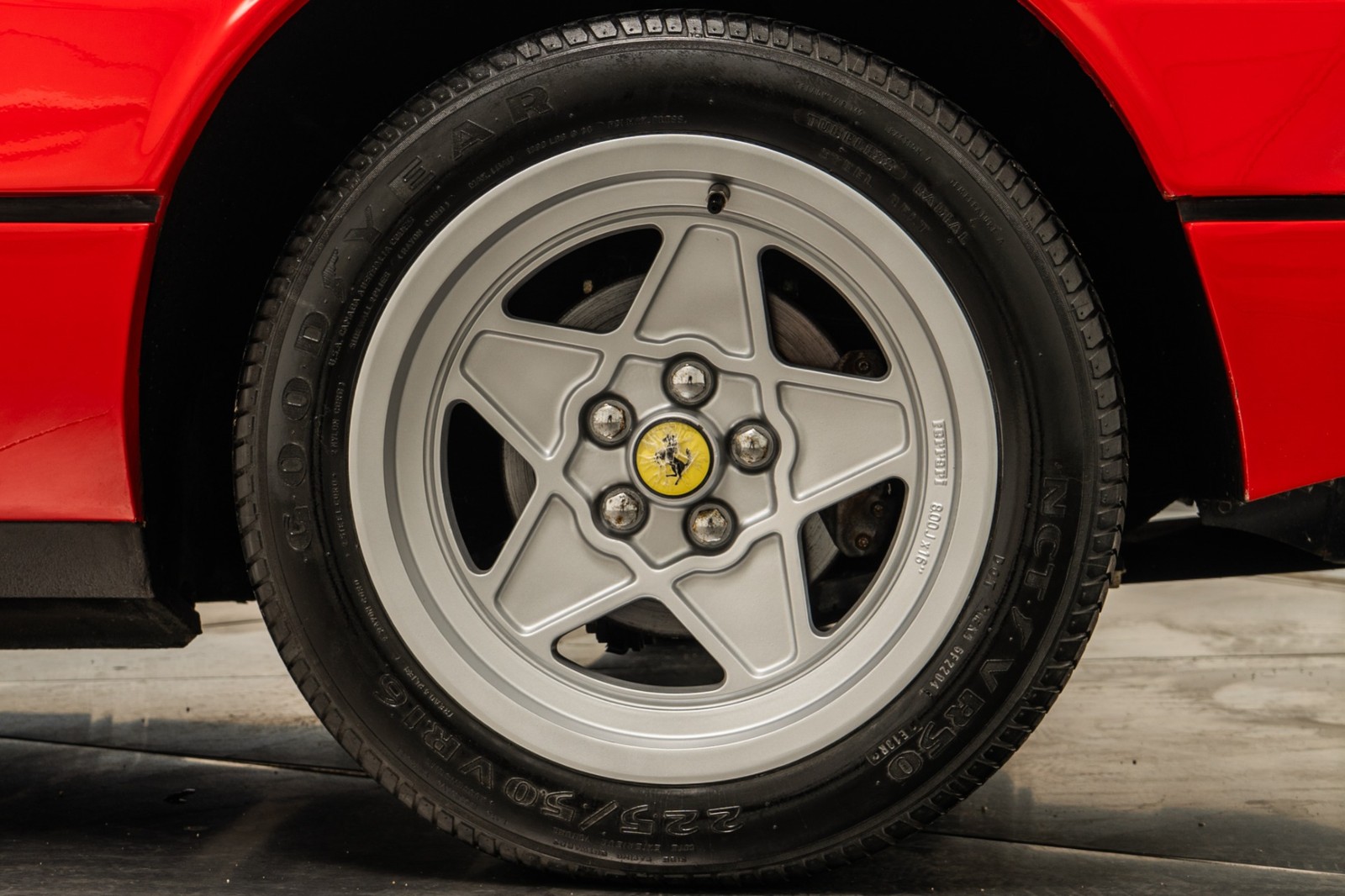 Ferrari-308-1985-CONVERTIBLE-10