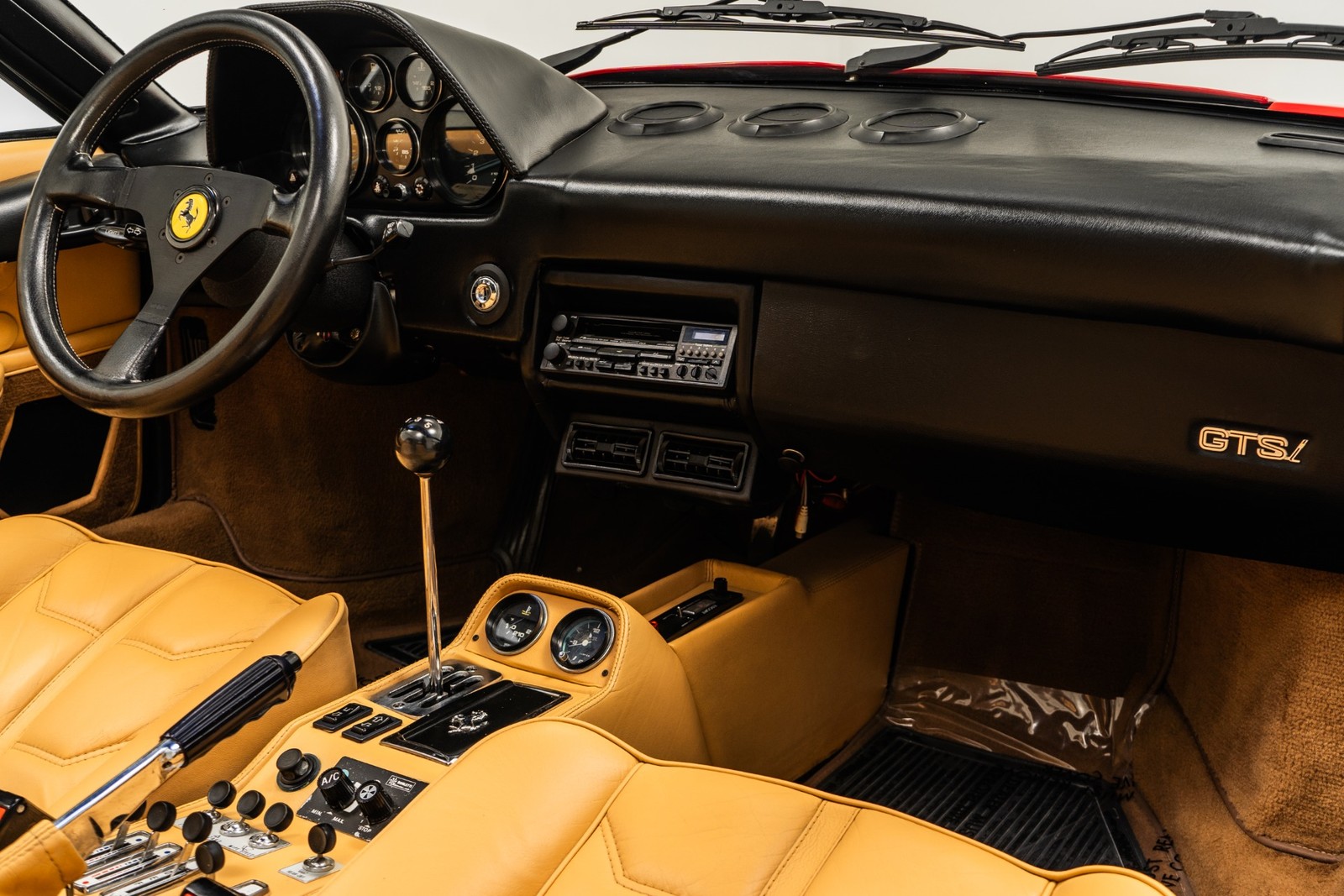 Ferrari-308-1985-CONVERTIBLE-13