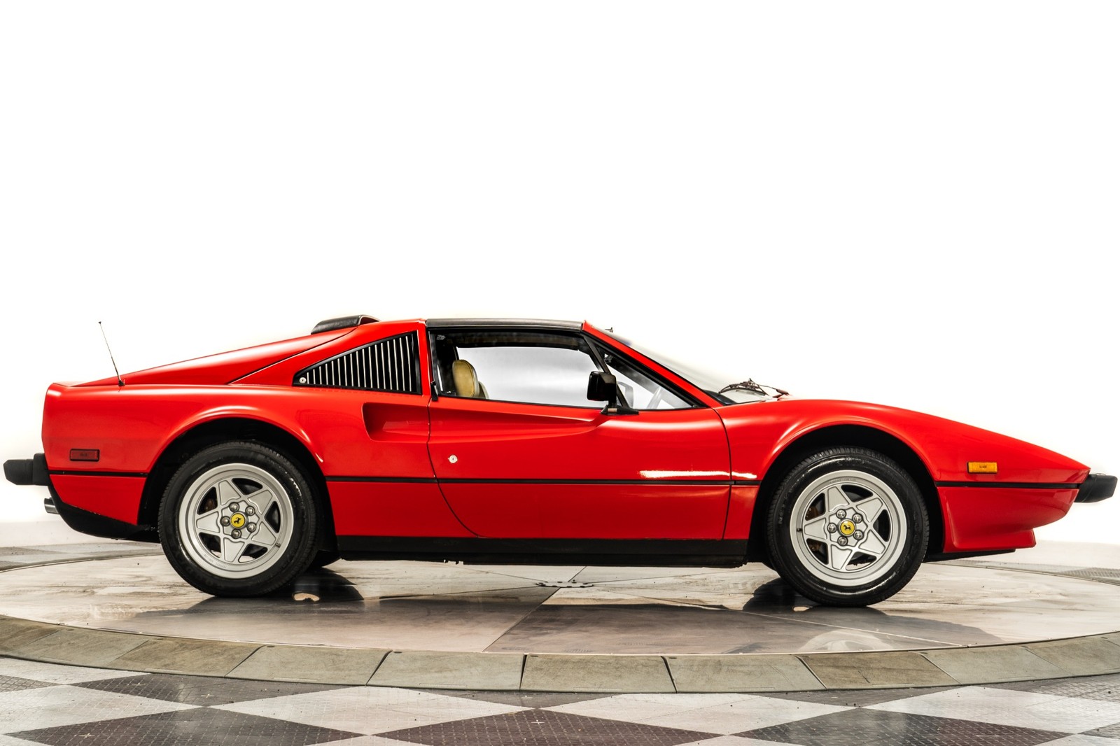 Ferrari-308-1985-CONVERTIBLE-17