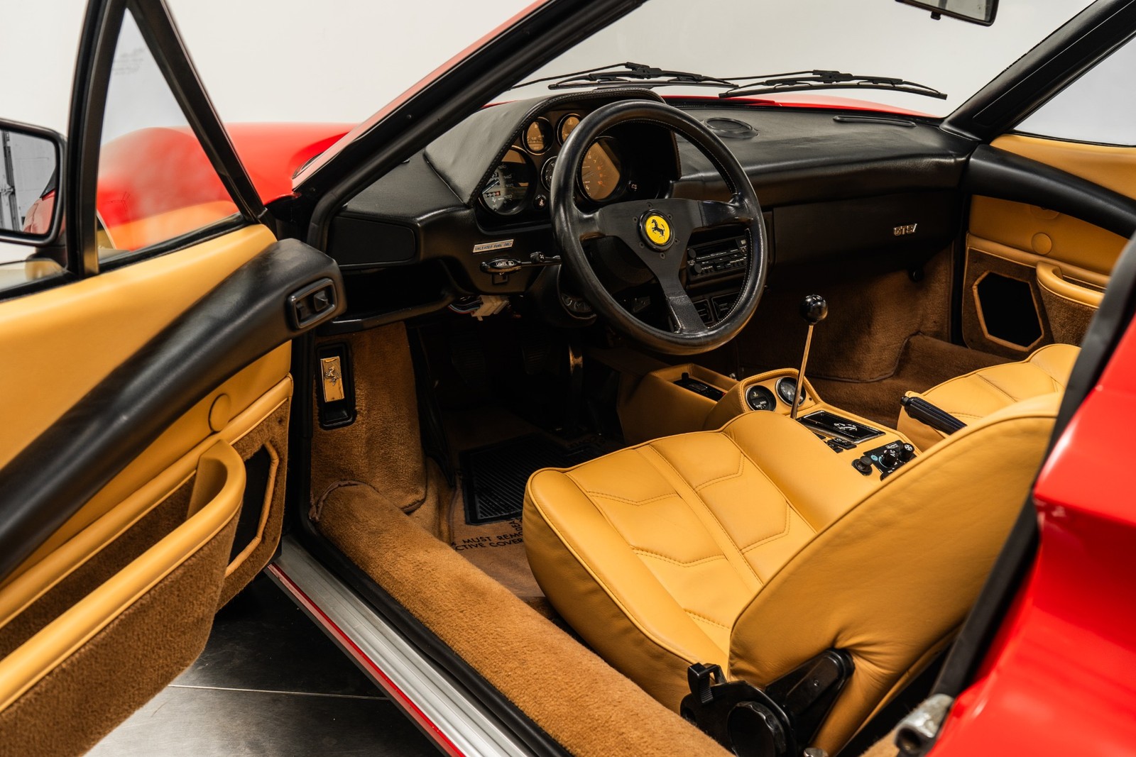 Ferrari-308-1985-CONVERTIBLE-22