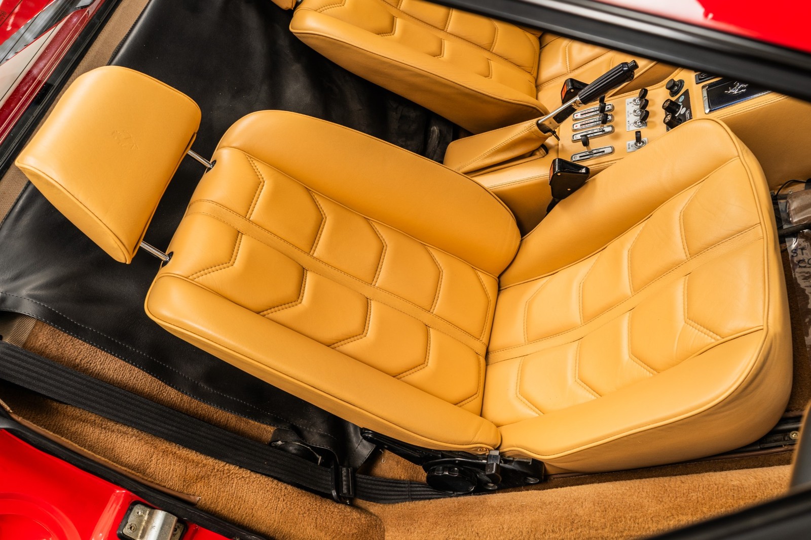 Ferrari-308-1985-CONVERTIBLE-25