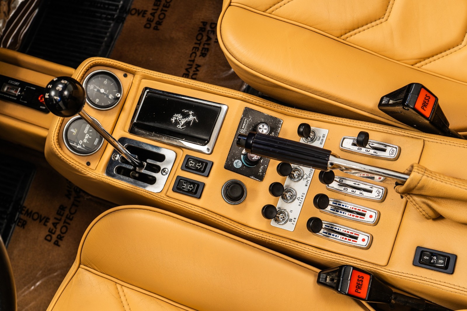 Ferrari-308-1985-CONVERTIBLE-27