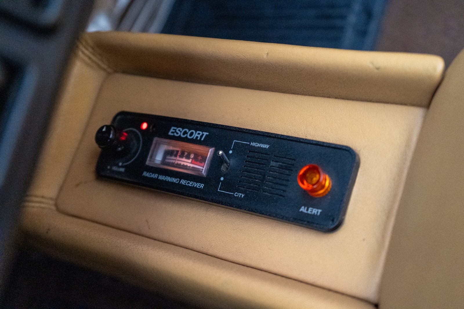 Ferrari-308-1985-CONVERTIBLE-31