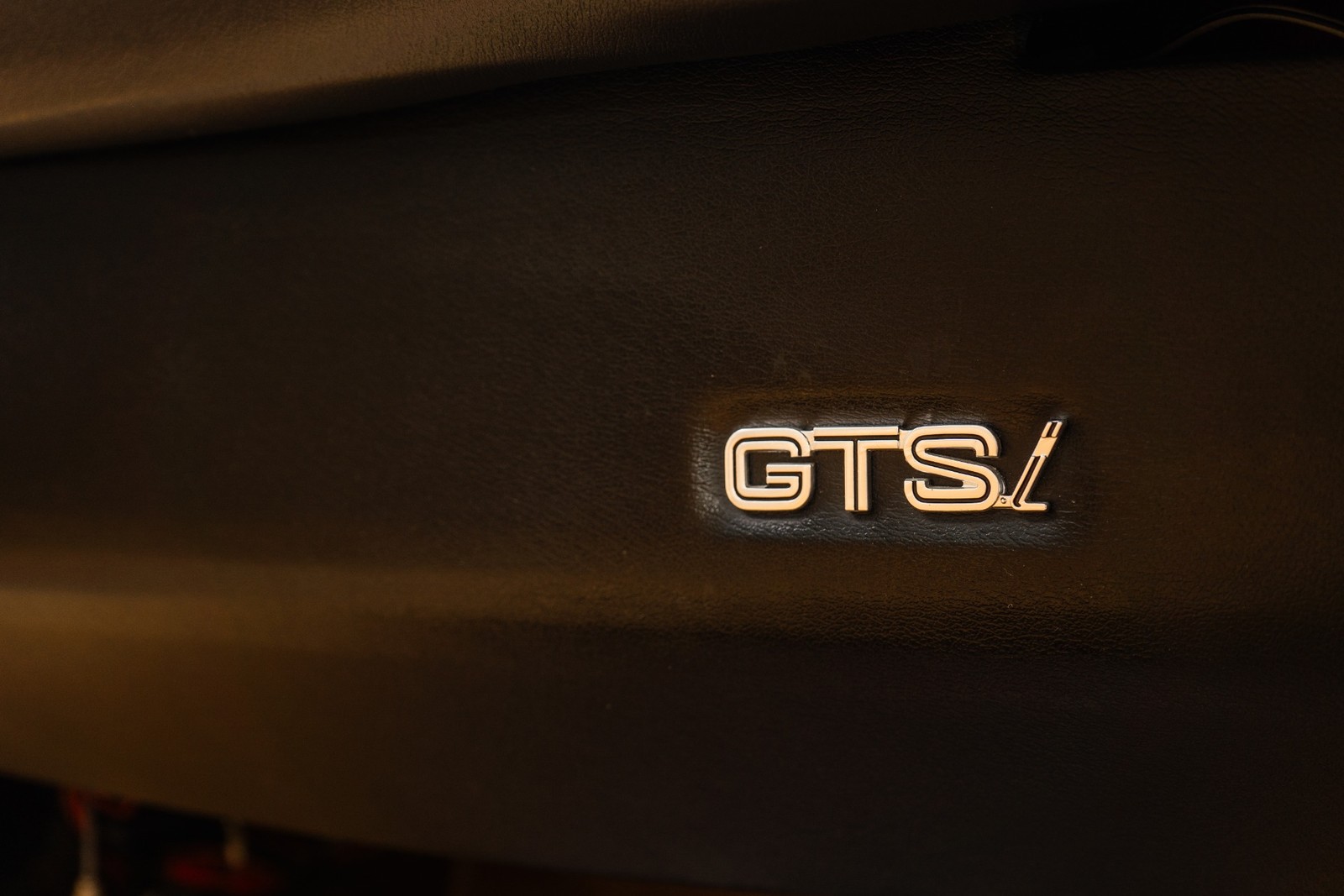 Ferrari-308-1985-CONVERTIBLE-33