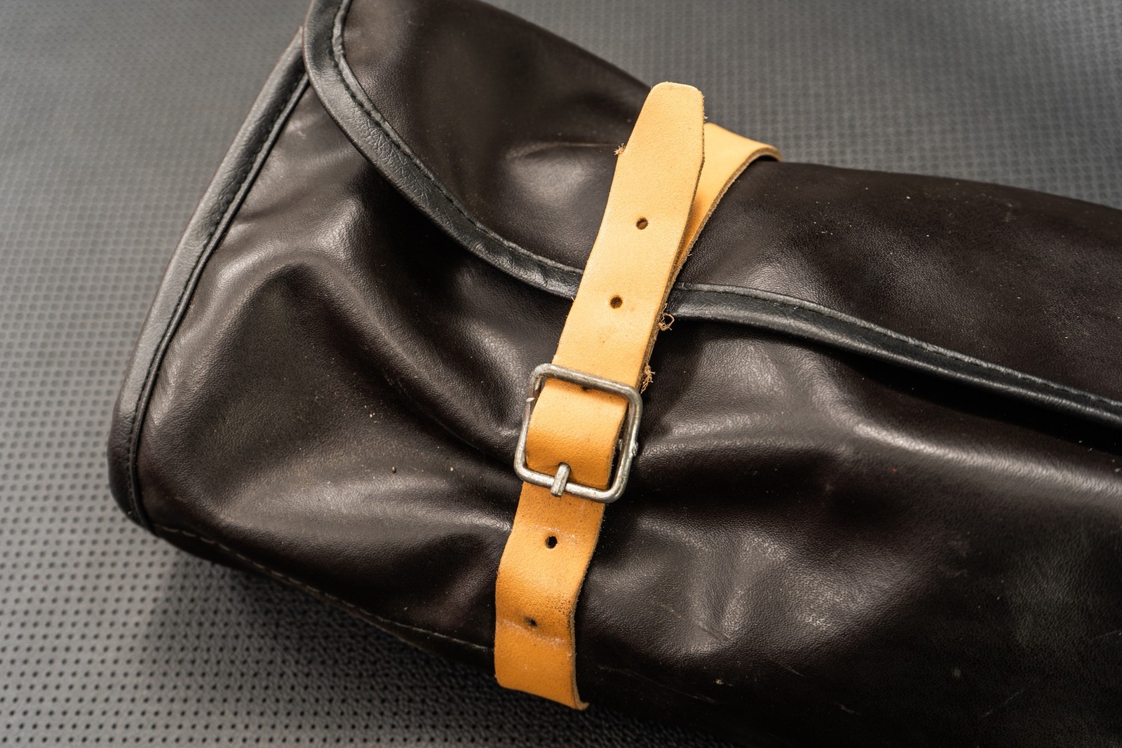 Ferrari-308-1985-CONVERTIBLE-39