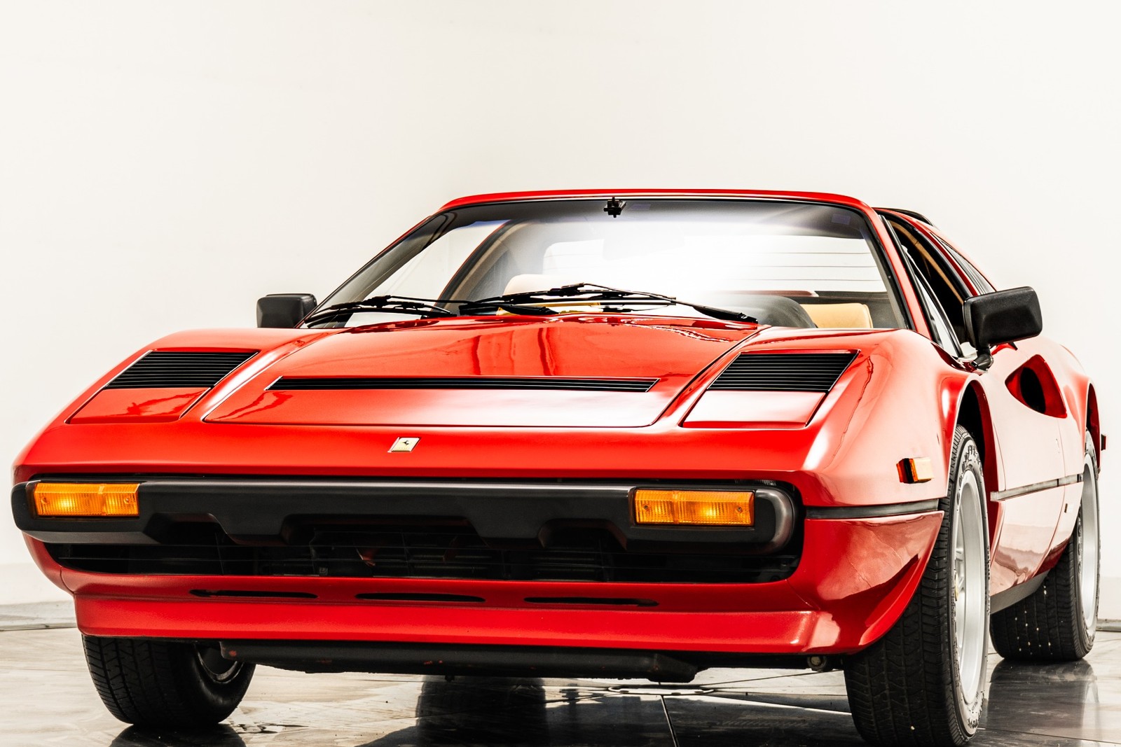 Ferrari-308-1985-CONVERTIBLE-4