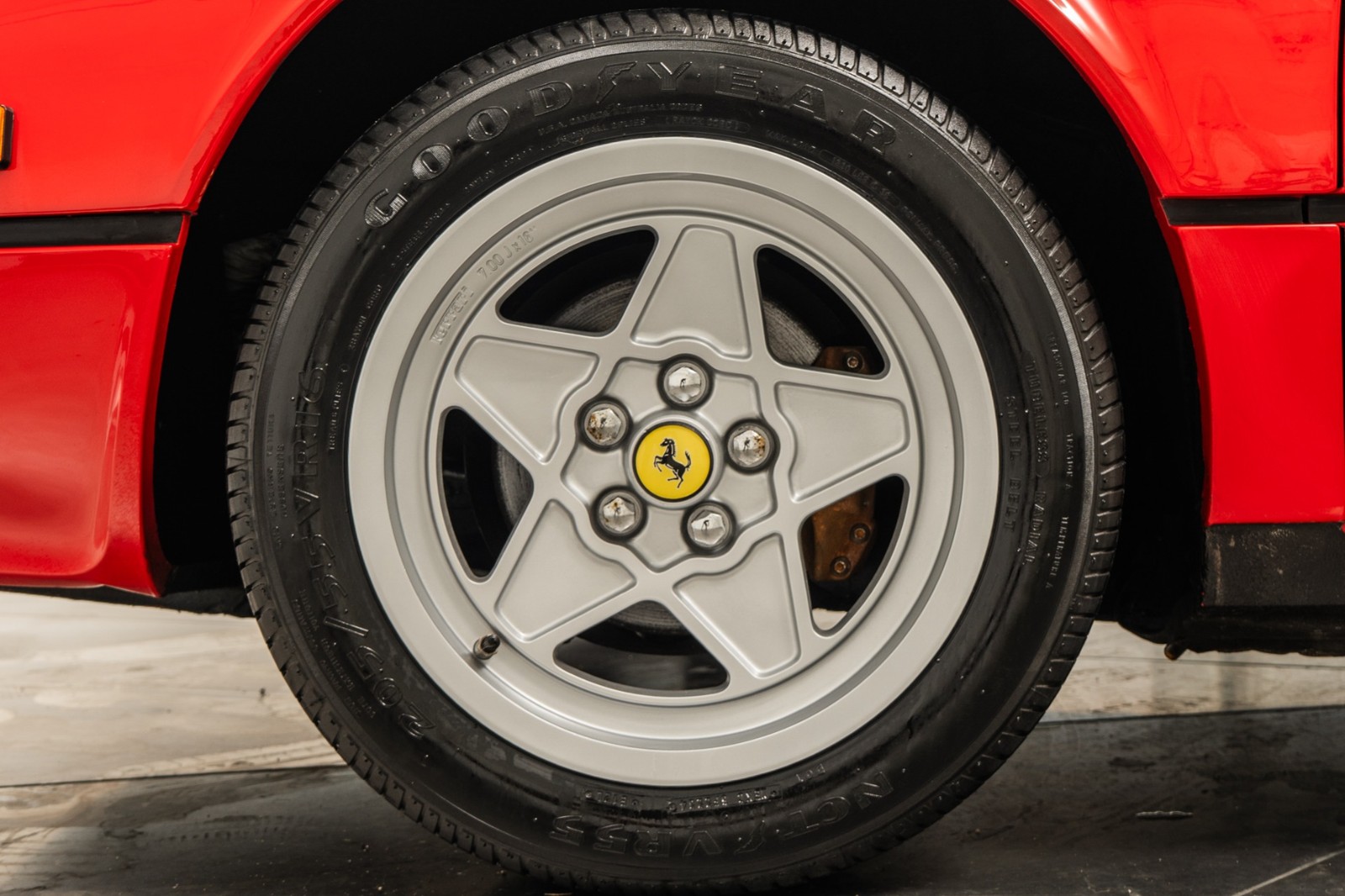 Ferrari-308-1985-CONVERTIBLE-9