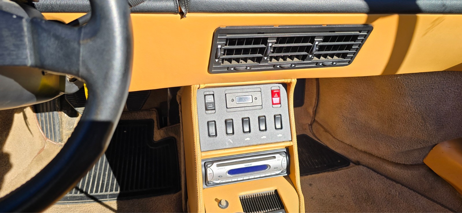 Ferrari-mondial-t-1989-Convertible-12