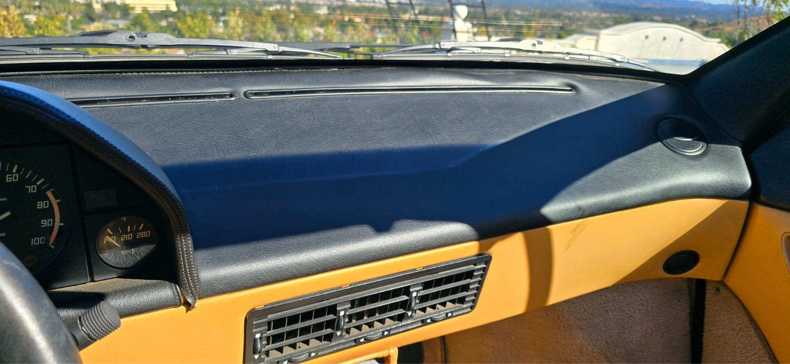 Ferrari-mondial-t-1989-Convertible-13