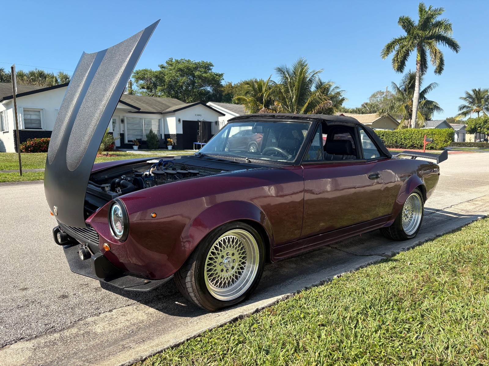 Fiat-124-Spider-1979-Convertible-1