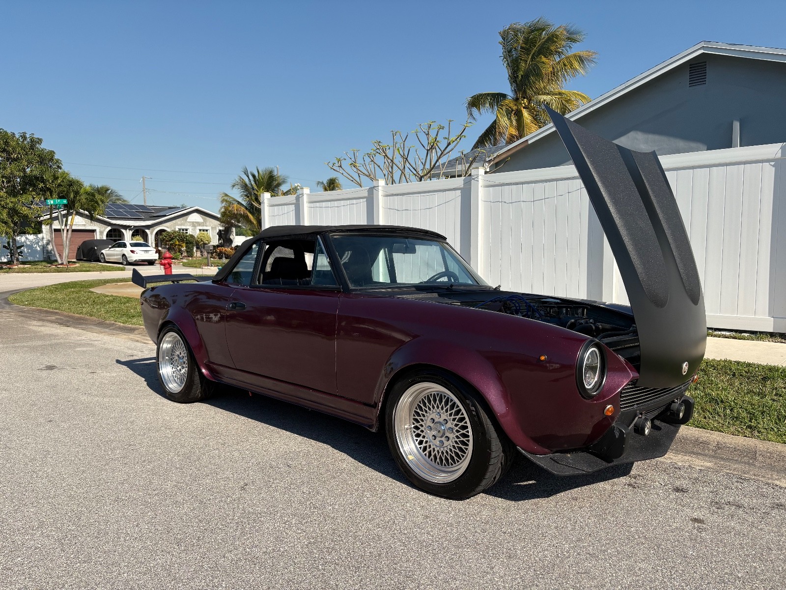 Fiat-124-Spider-1979-Convertible-2