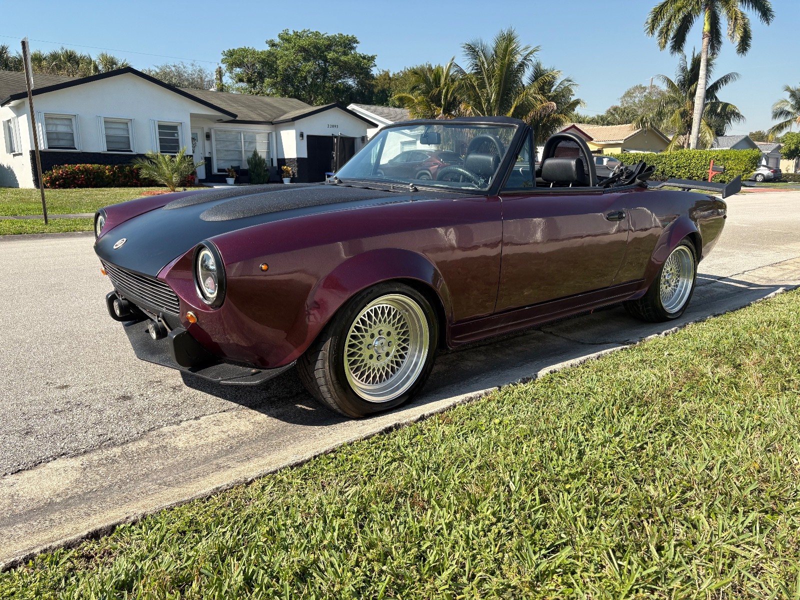 Fiat-124-Spider-1979-Convertible-4