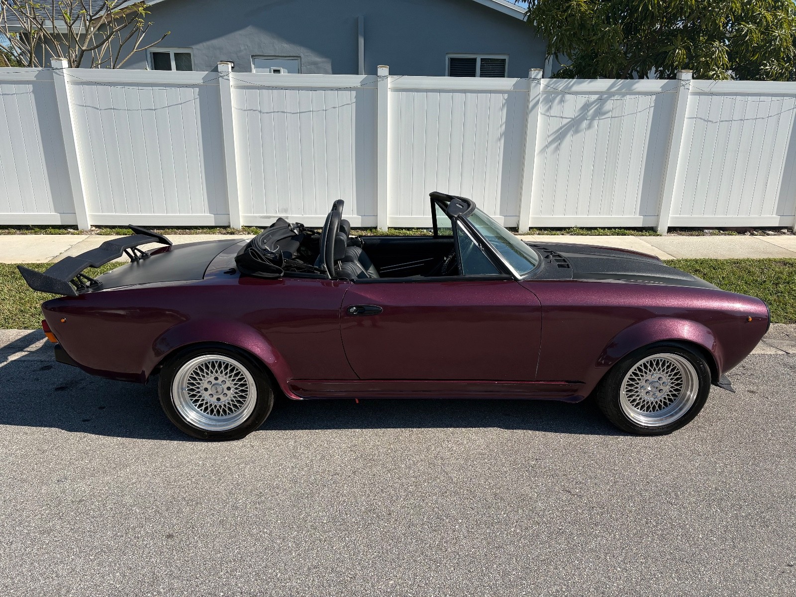 Fiat-124-Spider-1979-Convertible-6