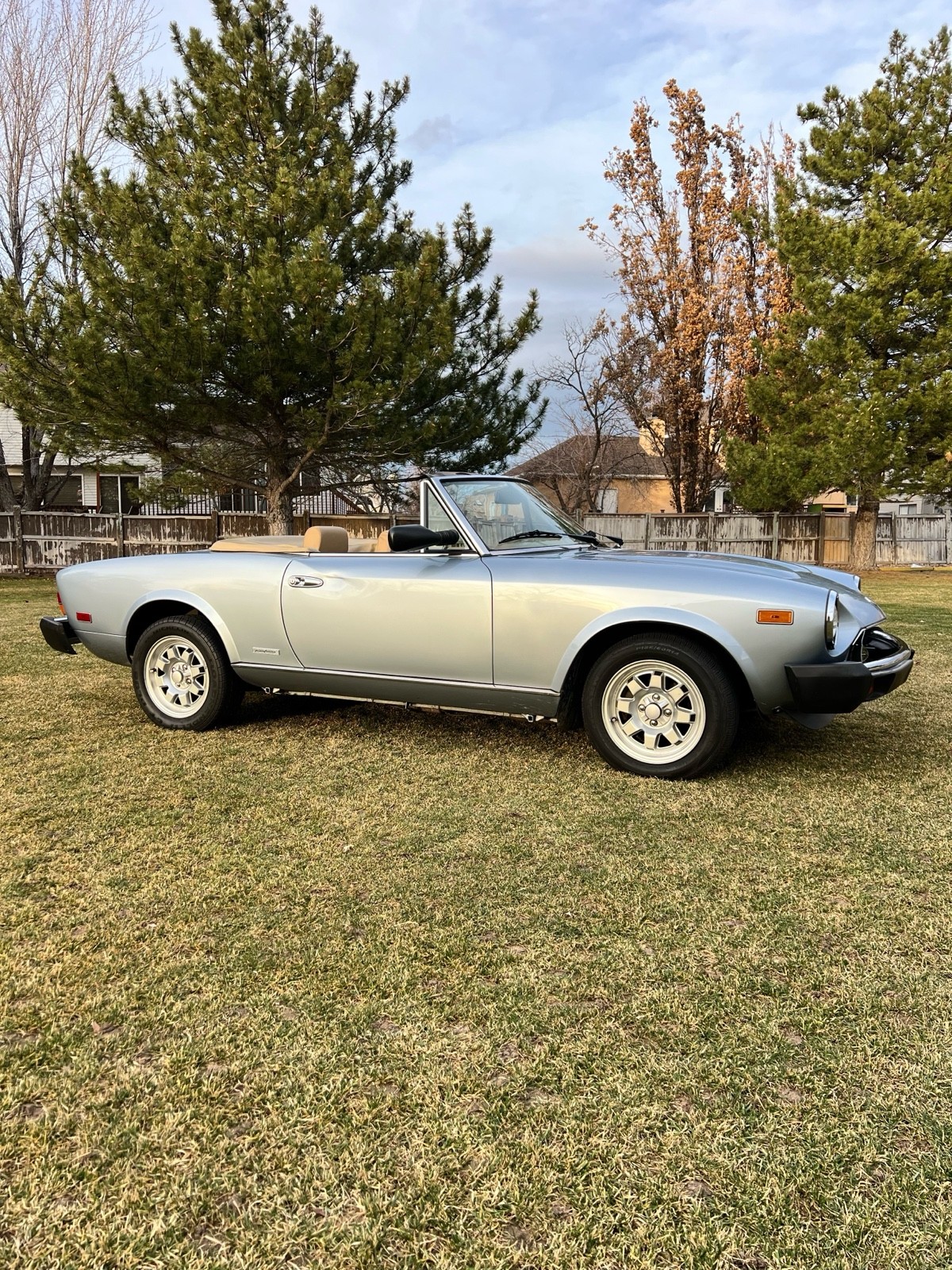 Fiat-124-Spider-1983-10