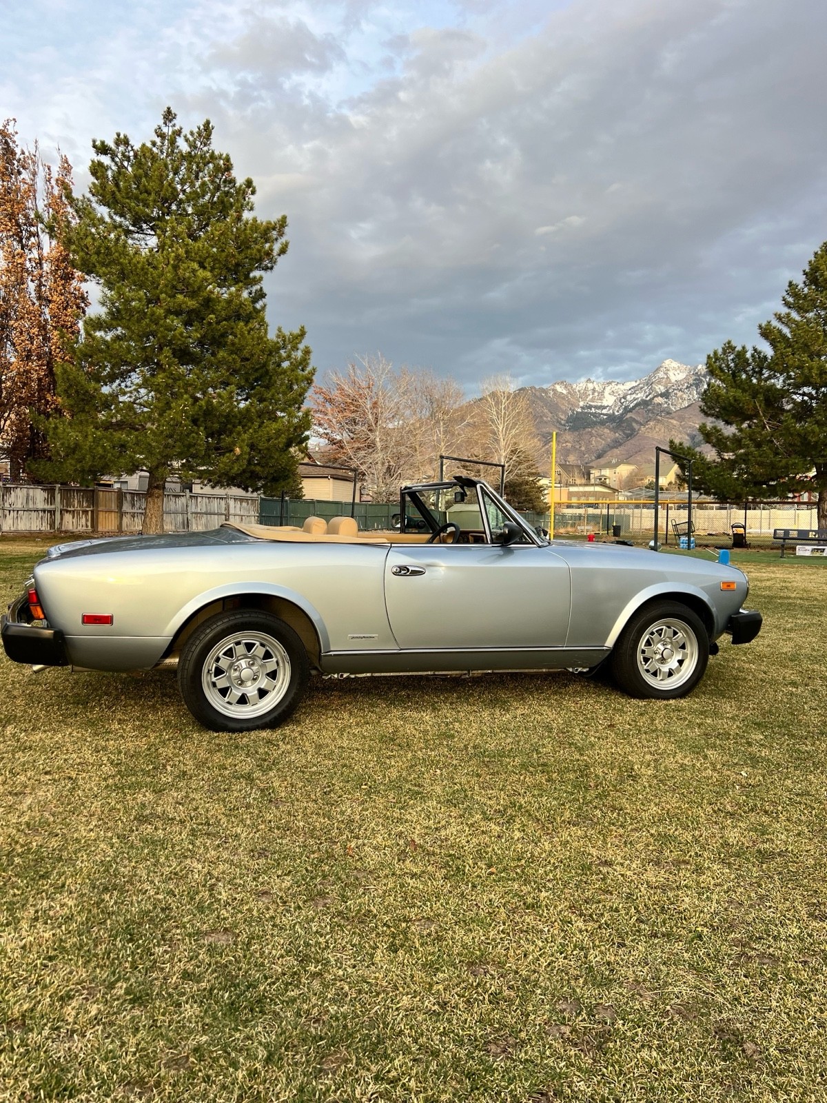 Fiat-124-Spider-1983-11